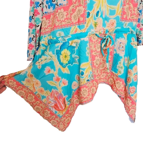New TOLANI Vittoria Aqua Floral 3/4 Sleeve Boho Tie Waist Hankerchief Hem Blouse - Picture 5 of 10